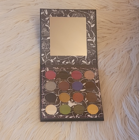 Revolution Beauty The School for Good & Evil X Revolution Nevers Shadow Palette - Picture 8 of 11
